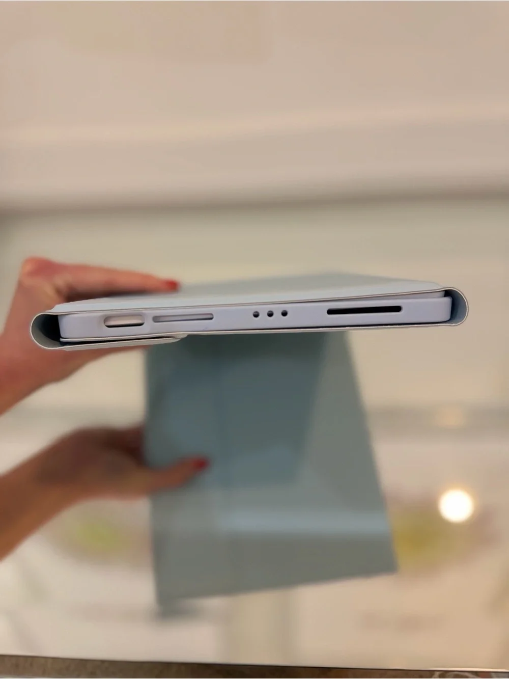 IPAD - Tablet Keyboard Case with Built-In Trackpad